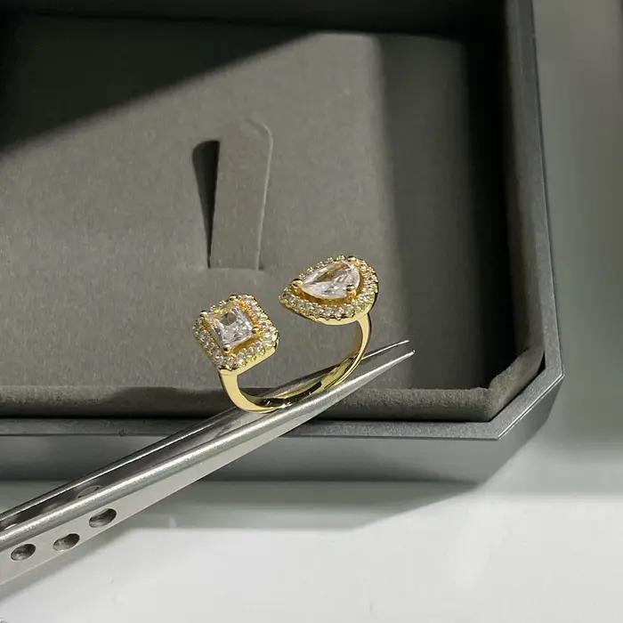 Bague classique en diamant en forme de goutte d'eau