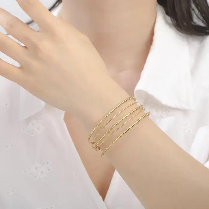 Bracelet Boho Cooltime en acier inoxydable pour femmes avec ouvertures minimalistes et finitions plaquées or rhodium pour occasions spéciales