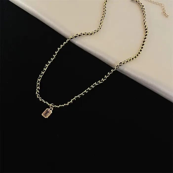 Collier vintage en zircon carré tressé noir et or luxueux chaîne de clavicule tendance bijou unisexe pour femmes élégantes occasions spéciales et mode quotidienne