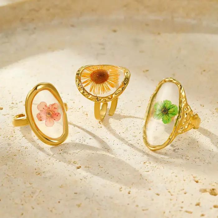 Bague ouverte délicate en fleurs séchées pour femme