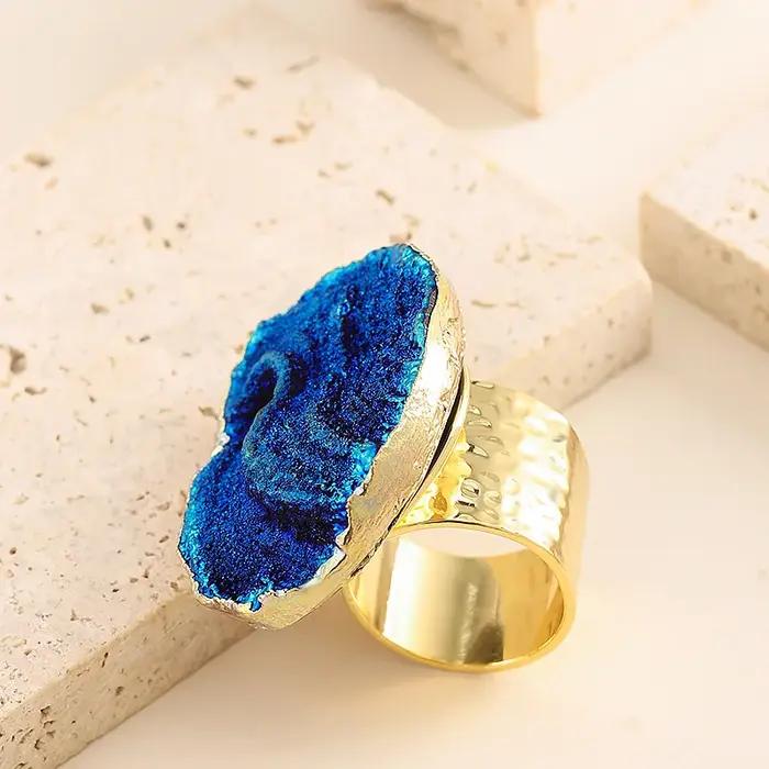 Bague ouverte ajustable en résine bleu Klein pierre précieuse bijou élégant mode unisexe pour femmes hommes occasions spéciales tenues sophistiquées