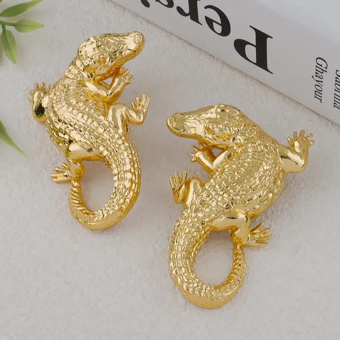 Grand ensemble de bijoux africains en crocodile pour femme