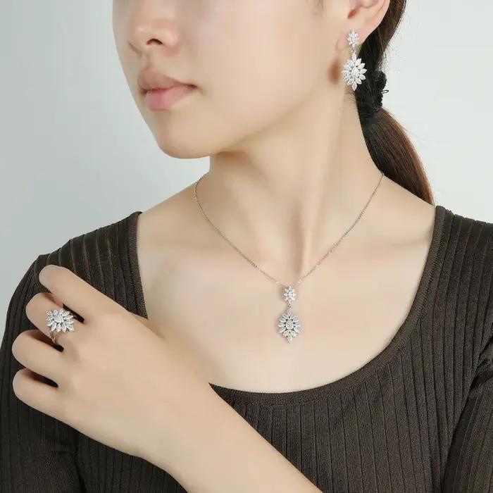 HADIYANA ensembles de bijoux breloques élégantes cadeau collier boucles d'oreilles et bague 3 pièces ensemble