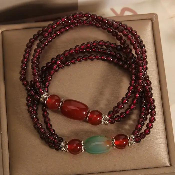 Bracelet grenat multicouche pour femme