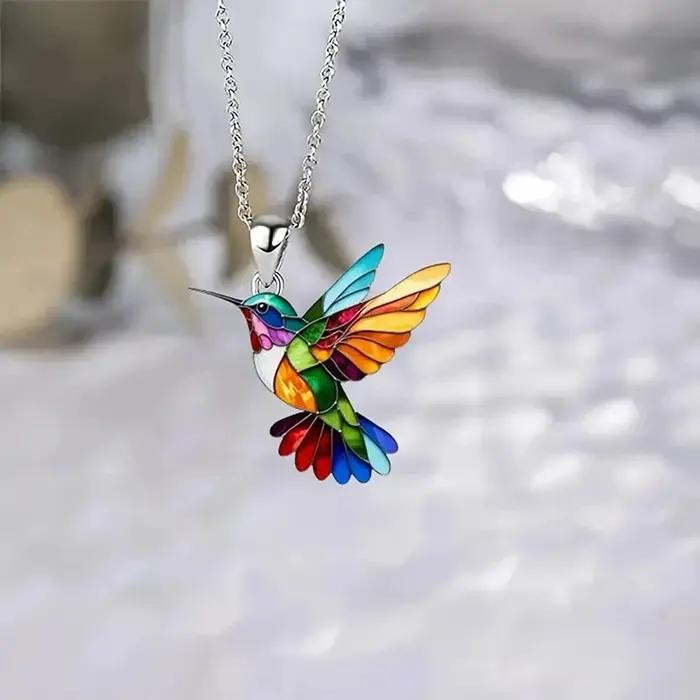 Collier en acrylique colibri coloré en forme d'oiseau pour femmes et filles, bijoux de printemps et d'été, cadeaux de fête 2025 occasions spéciales