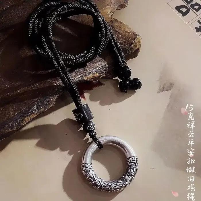 Pendentif Cercle Doré Rétro pour Hommes et Femmes Bijou Vintage avec Boucle de Sécurité Collier Style National Xiangyun Occasions Spéciales