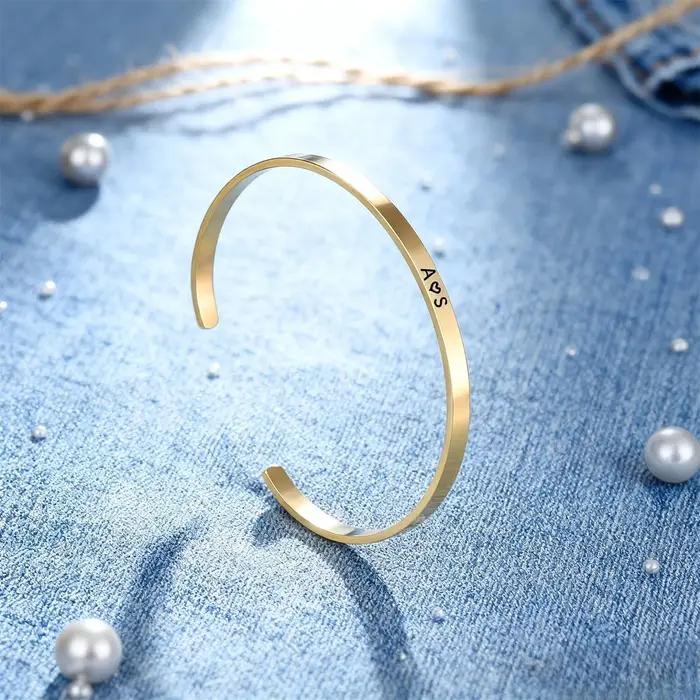 Bracelet personnalisé en acier inoxydable pour femmes avec gravure de nom, date ou numéro style décontracté et sportif occasions spéciales