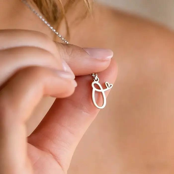 Collier avec initiale pour femme, pendentif alphabet A-Z en acier inoxydable, personnalisé, cœur minimaliste, bijoux anti-ternissement