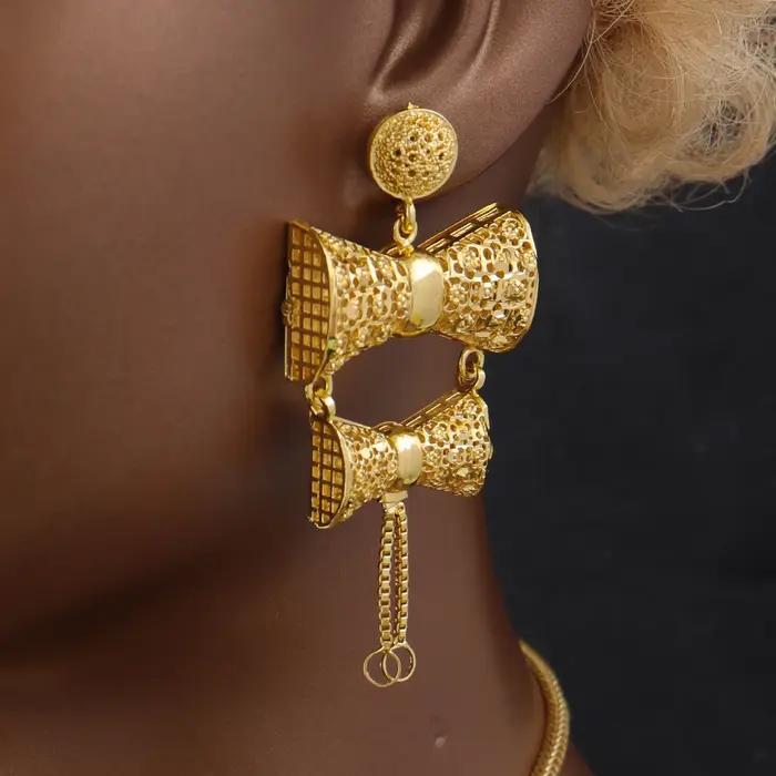 Ensemble de bijoux couleur or 24 carats