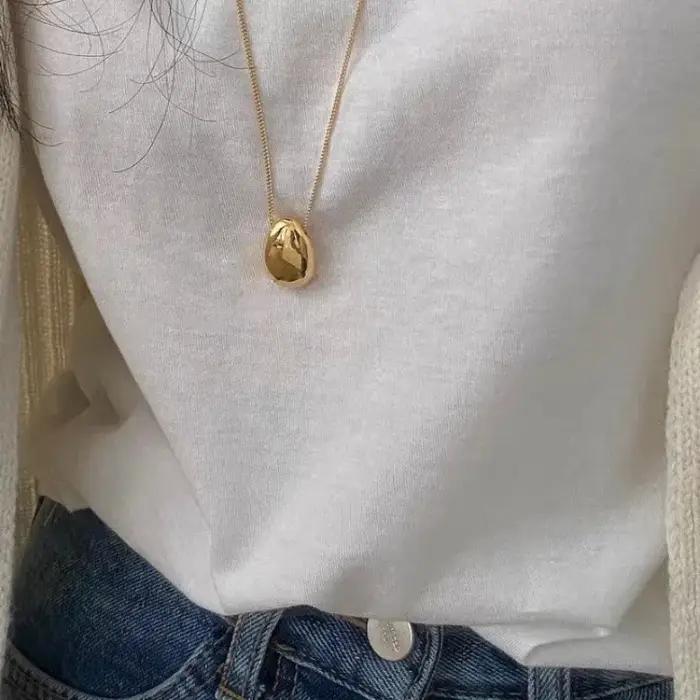 Collier avec pendentif en forme de larme en métal lisse pour femmes