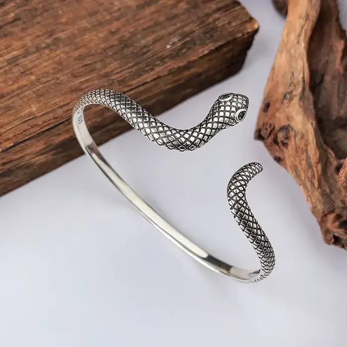 Nouveaux bracelets serpentins à la mode en argent sterling 925, bijoux personnalisés, bracelets ouvrants en forme de serpent à yeux verts TYB645