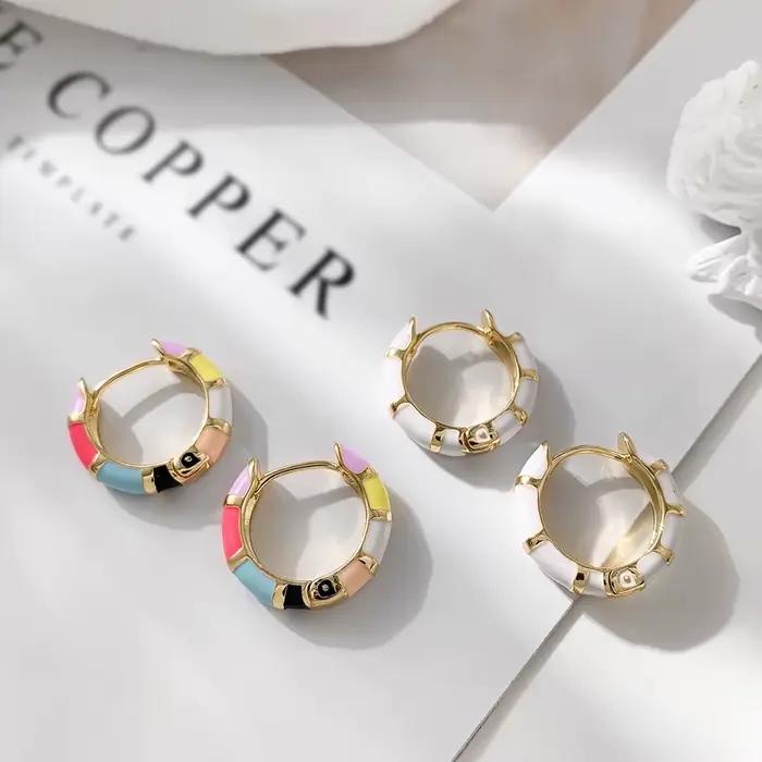 Boucles d'oreilles Huggies en émail coloré pour femmes, boucles d'oreilles minuscules plaquées or, cercle rond, mignon, document arc-en-ciel, nuit