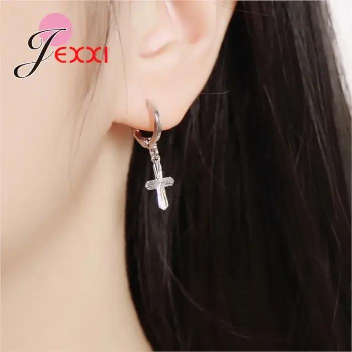 Boucles d'oreilles pendantes géométriques croisées au design simple et tendance pour femme en argent