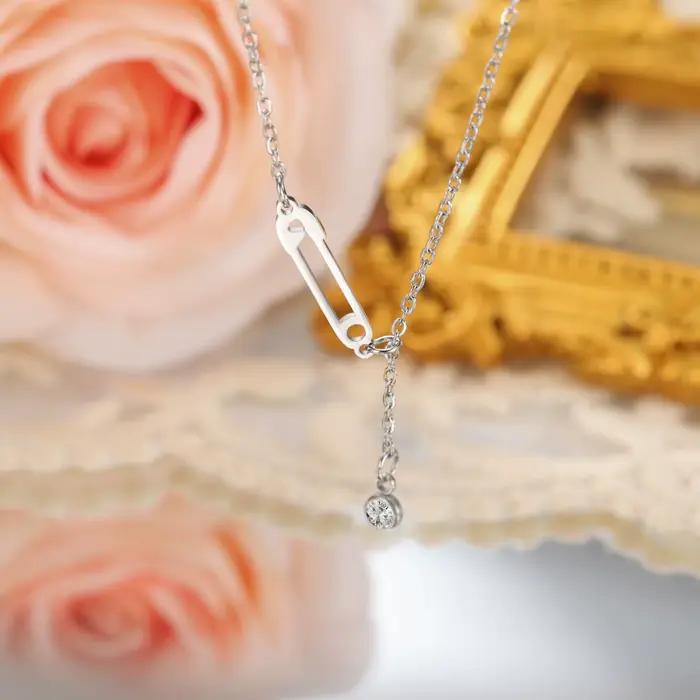 Collier en acier inoxydable Unift Zunderes élégant avec épingle à nourrice pour femmes et filles occasions spéciales mode chic