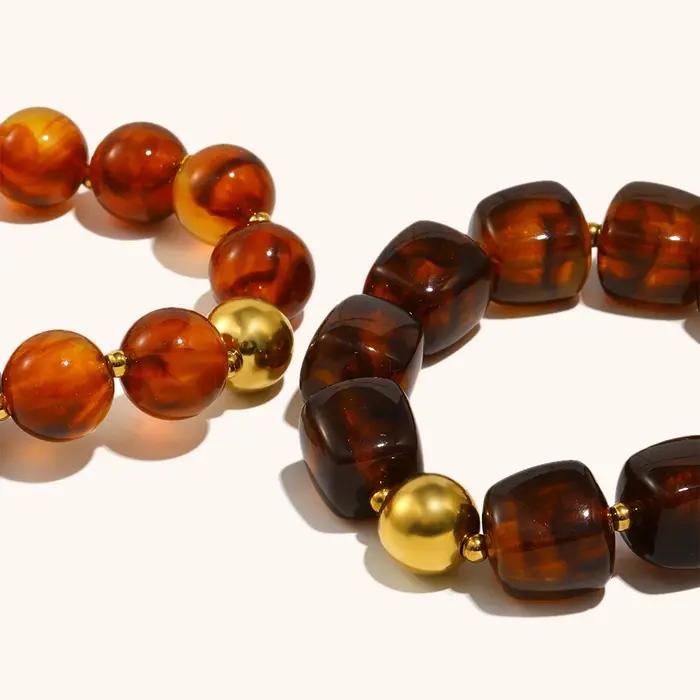 La. Bracelet de perles acryliques ambre série Muses Melad
