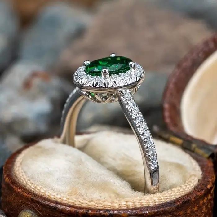 Bague en argent sterling 925 sertie de zircone verte élégante pour femmes occasions spéciales anniversaires et événements festifs