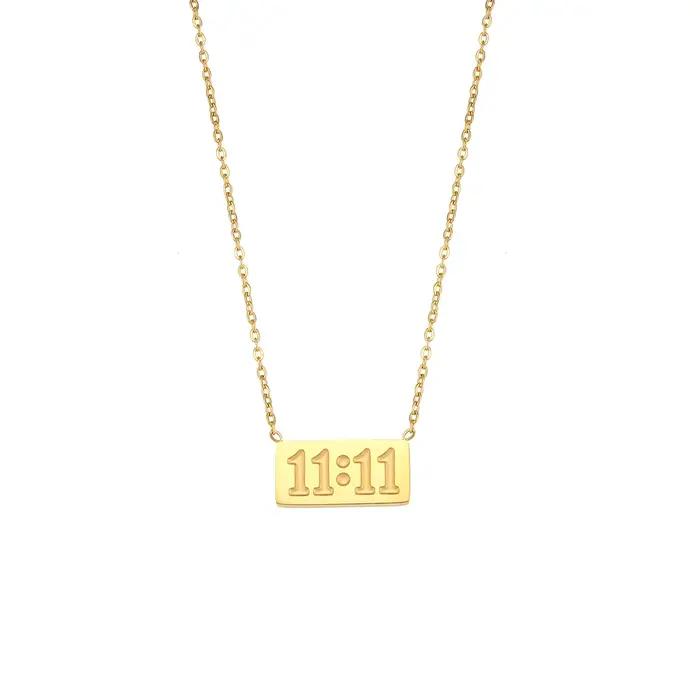 Collier Pendentif Carré Numéro 1111 Symbole de Chance et de Succès en Acier Inoxydable pour Femmes Occasions Spéciales