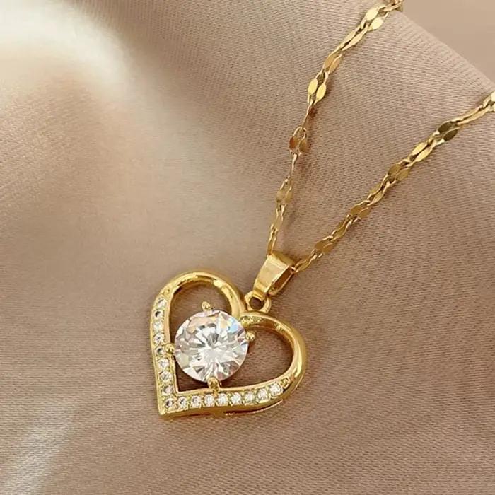 Collier avec pendentif en forme de cœur pour femmes