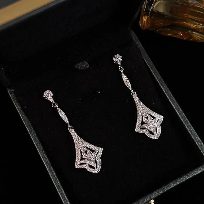 Boucles d'oreilles longues en diamant pour femmes