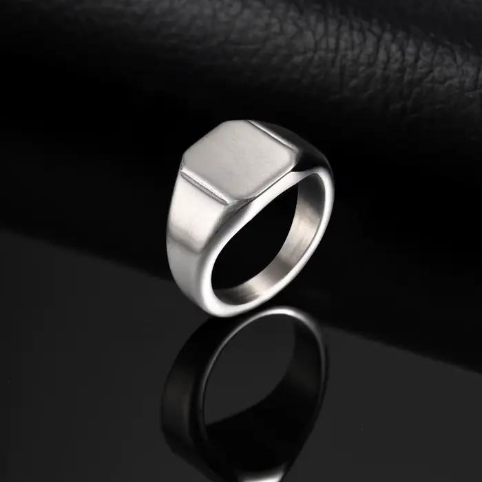 Bague chevalière carrée couleur argent pour hommes et femmes