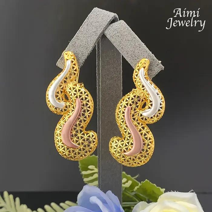 Ensemble de bijoux plaqué or 18 carats avec collier et boucles d'oreilles pour femmes occasions spéciales soirée anniversaire mariage