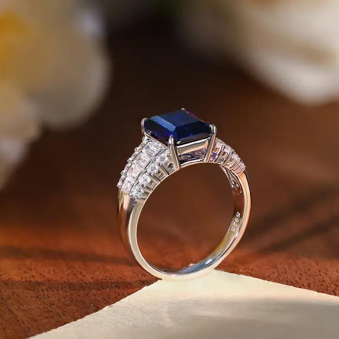 Bague de fiançailles statement LinkerLove en argent S925 avec saphir taille émeraude 4 carats et accents de zircon baguette et rond pour femme