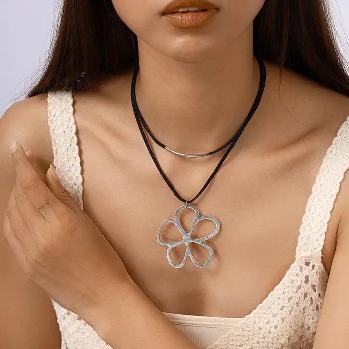 Aihua-Collier ethnique évidé avec pendentif grande fleur pour femme