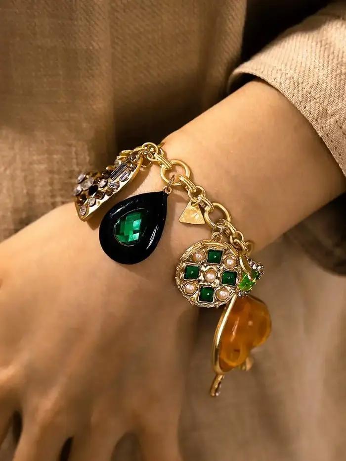 Bracelet à breloque cœur doré exagéré, orné de fleurs et de strass pour des bijoux de soirée élégants