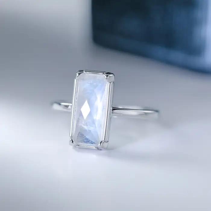 Bague Solitaire de fiançailles en pierre de lune naturelle