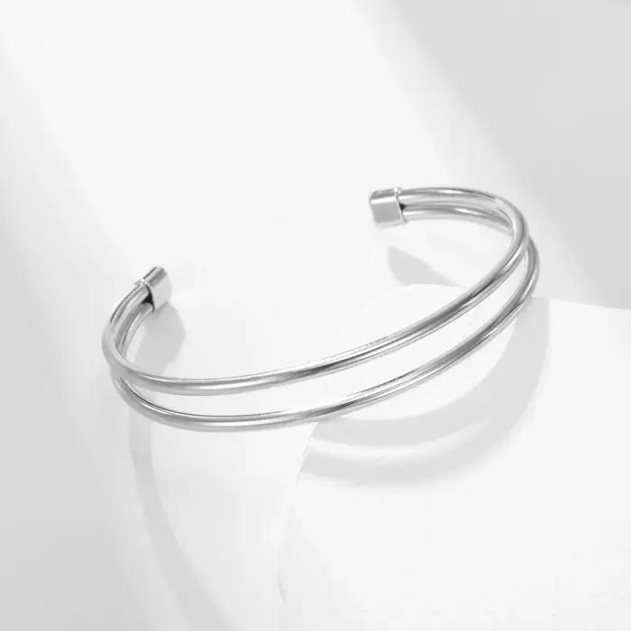 Bracelet Boho Cooltime en acier inoxydable pour femmes avec ouvertures minimalistes et finitions plaquées or rhodium pour occasions spéciales