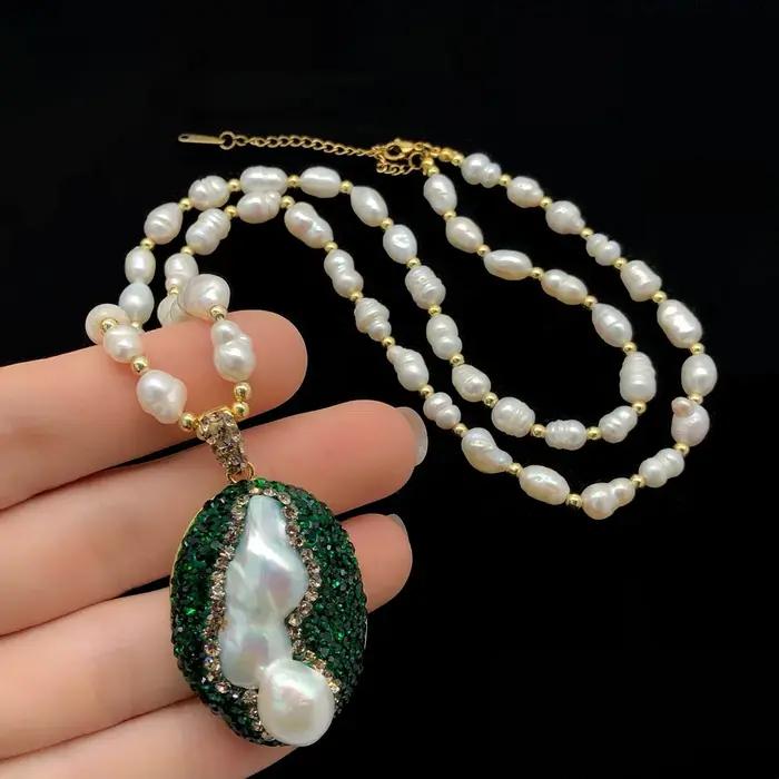 Ensemble de bijoux en cristal de perles d'eau douce naturelles avec plaquage or pour femmes, collier, bague et bracelet à offrir pour mariages, fêtes et occasions spéciales