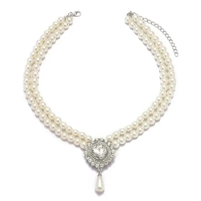 Ensemble collier et boucles d'oreilles en perles élégant