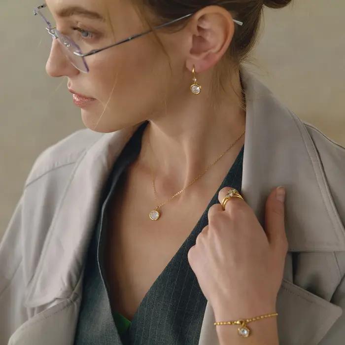 Ensemble bijoux tendance Zora Daily Fashion zircon acier inoxydable plaqué or collier boucles doreilles bracelet femmes occasions spéciales quotidiennes