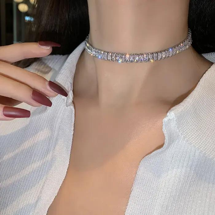 Collier en acier inoxydable or jaune clair avec zircon pour femme style classique tracker d'humeur bijoux élégants pour occasions spéciales