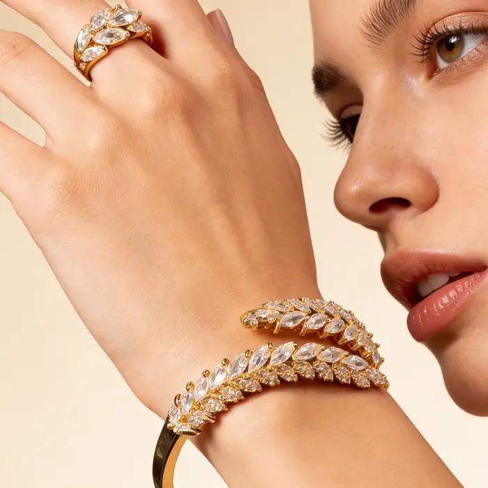 Ensemble de bijoux plaqué or 18 carats avec bracelet et bague feuille de vigne en cristal marquise et pavé pour femmes occasions spéciales