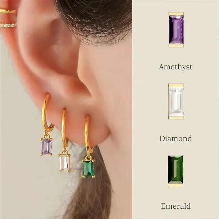 Boucles d'oreilles créoles Baguette Huggie à breloques délicates avec améthyste émeraude CZ