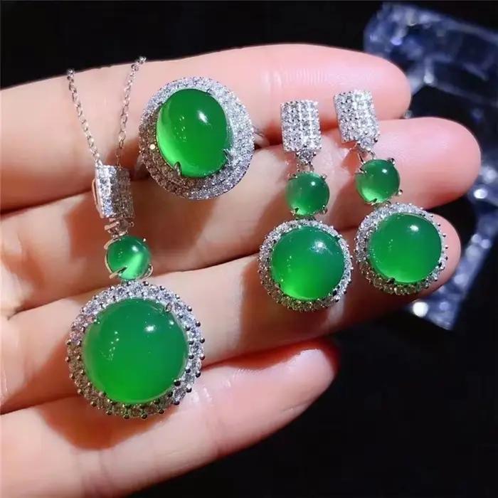 Ensemble de bijoux en pierre verte artificielle