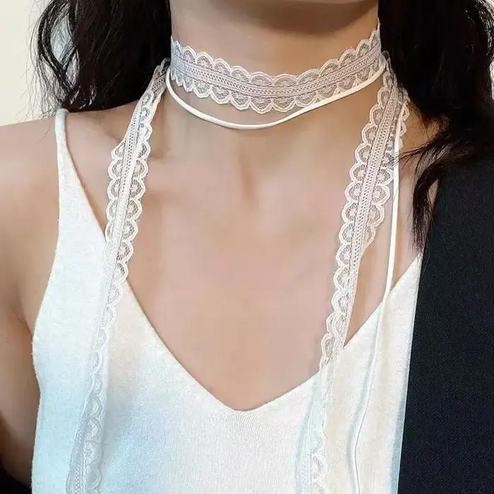 Collier ras du cou en dentelle noire et blanche avec pendentif nœud papillon pour femmes parties gothiques et événements nocturnes