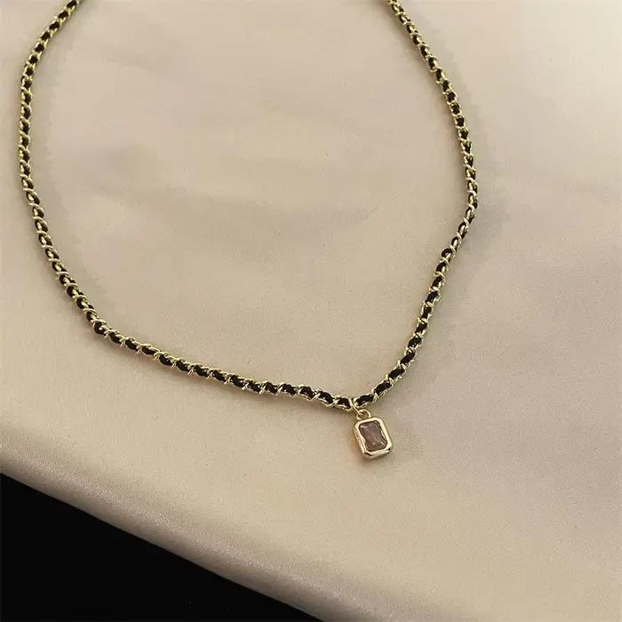 Collier vintage en zircon carré tressé noir et or luxueux chaîne de clavicule tendance bijou unisexe pour femmes élégantes occasions spéciales et mode quotidienne