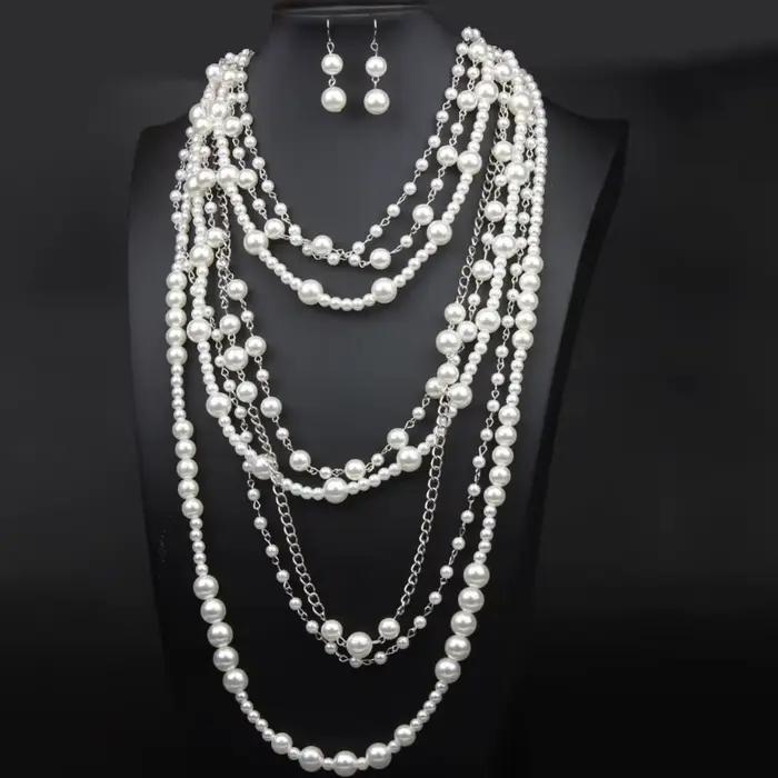 Ensemble élégant collier et boucles d'oreilles en perles faites à la main offrant des styles de style polyvalents pour