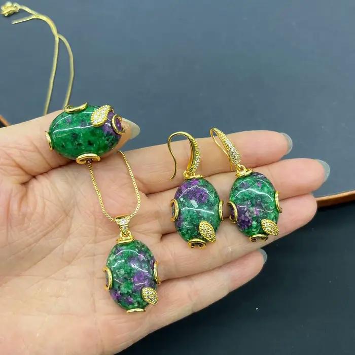 Ensemble de trois pièces en pierre naturelle, style luxe léger, bague incrustée plaquée or, boucles d'oreilles, collier, ensemble de bijoux tendance pour femmes