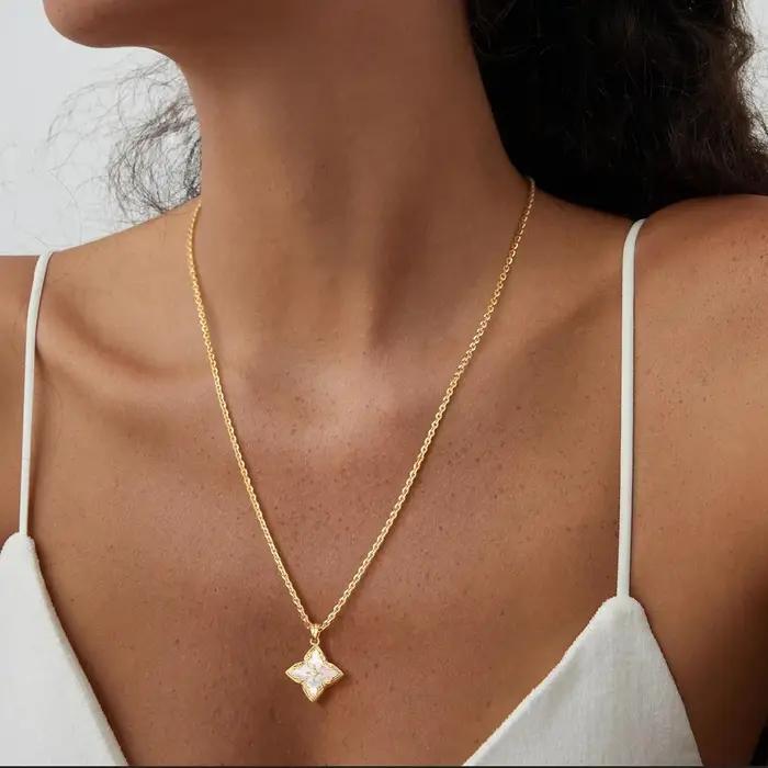 Collier trèfle pour femmes délicat plaqué or CZ pendentif