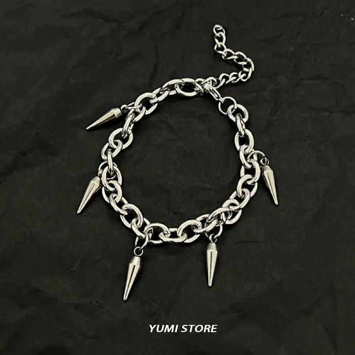 Bracelet à rivets Punk pour hommes et femmes, Hip Hop, pendentif à rivets en acier titane, rétro, bijoux de rue, accessoires Kpop, vente en gros