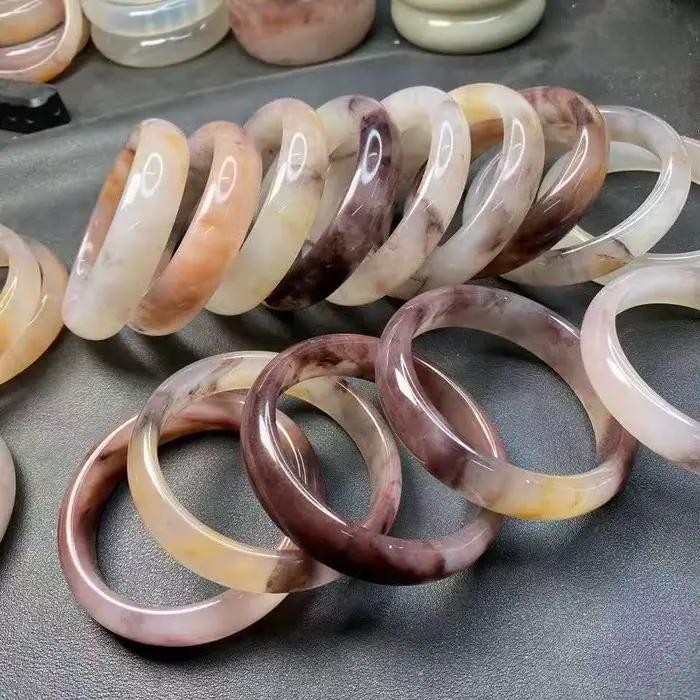 Bracelet en jade de soie d'or naturel sculpté à la main