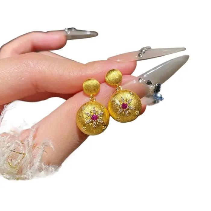Boucles d'oreilles en diamants rouges scintillants et plaquées or pour femmes, bijoux de mariage de luxe élégants et classiques pour occasions spéciales