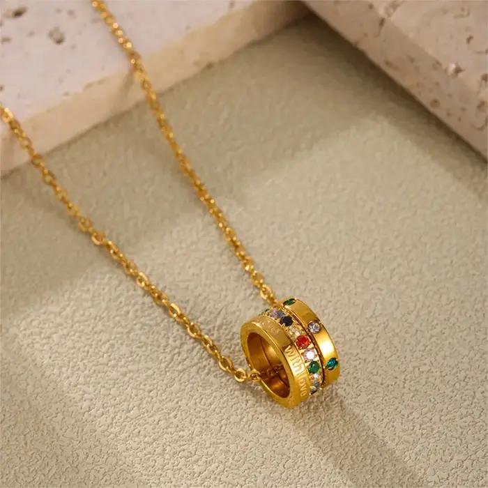 Collier en acier inoxydable triple pendentif plaqué or pour femme élégant à la mode pour soirée et occasions spéciales