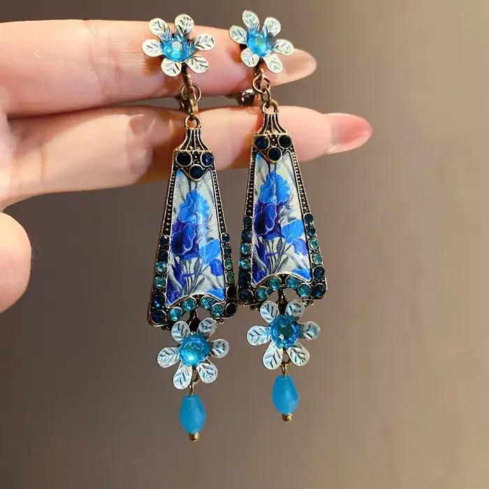 Boucles d'oreilles pendantes en résine à motif floral