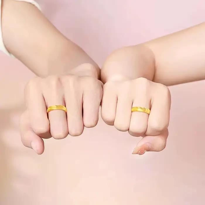 Bagues en or 24 carats brillantes simples et élégantes pour hommes et femmes