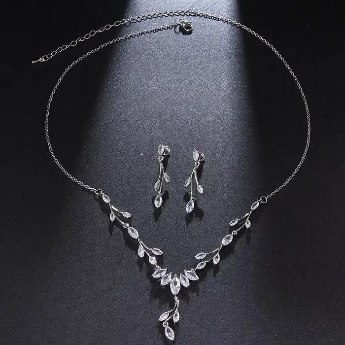 SUGO – ensemble de boucles d'oreilles et colliers en zircone blanche brillante, nouveau Design de branche, tendance pour femmes, accessoires de bijoux de fête privée