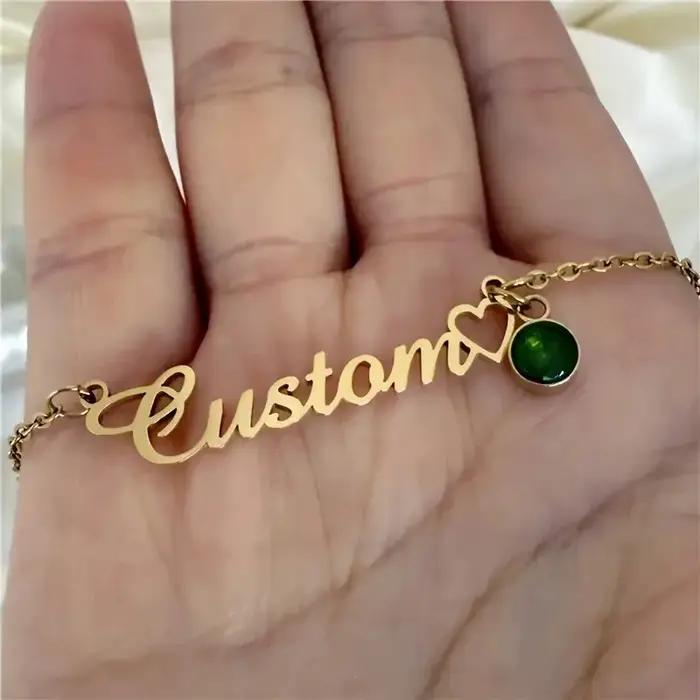 Collier élégant avec nom personnalisé pour femme
